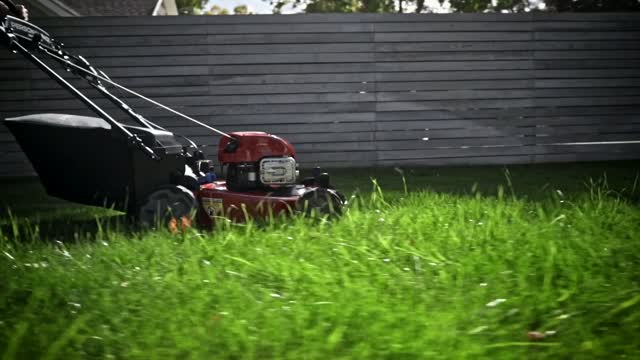 Toro 22 inch Personal Pace All Wheel Drive Recycler Lawn Mower 21472