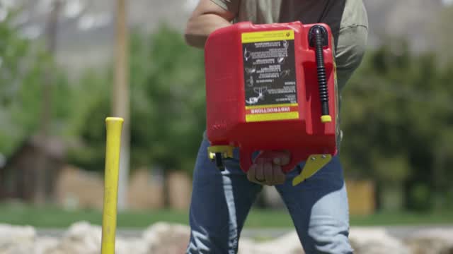 SureCan 2.2-Gallon Gas Can Red Type II Safety Can Flexible Spout (SUR2SFG2)