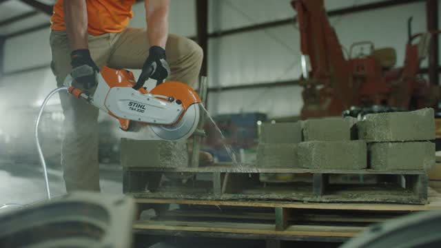 Stihl battery concrete discount saw