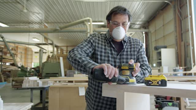 DEWALT Brushless Cordless Random Orbital Sander in the Power Sanders  department at