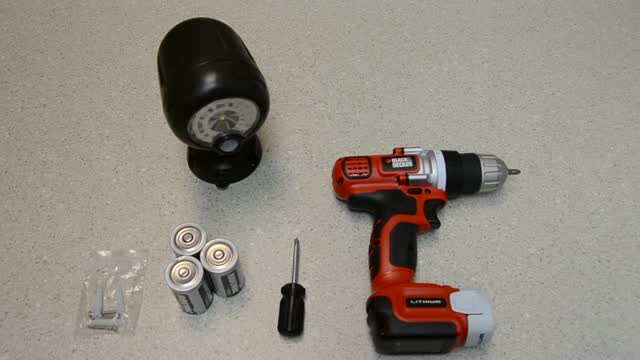 NEW Black + Decker Halogen Rechargeable Spotlight V2 Night Tracker