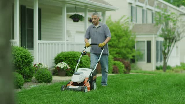 Stihl rma 460 cordless deals lawn mower with battery