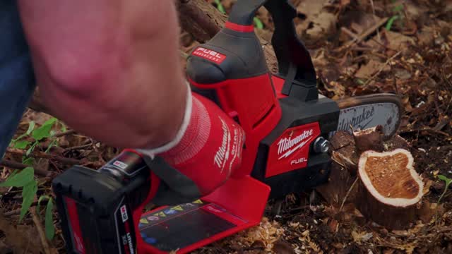 Milwaukee M12 Fuel Hatchet Cordless Chainsaw